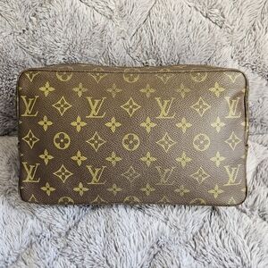 Authentic Louis Vuitton Trousse Toiletry Monogram Canvas Clutch 28"